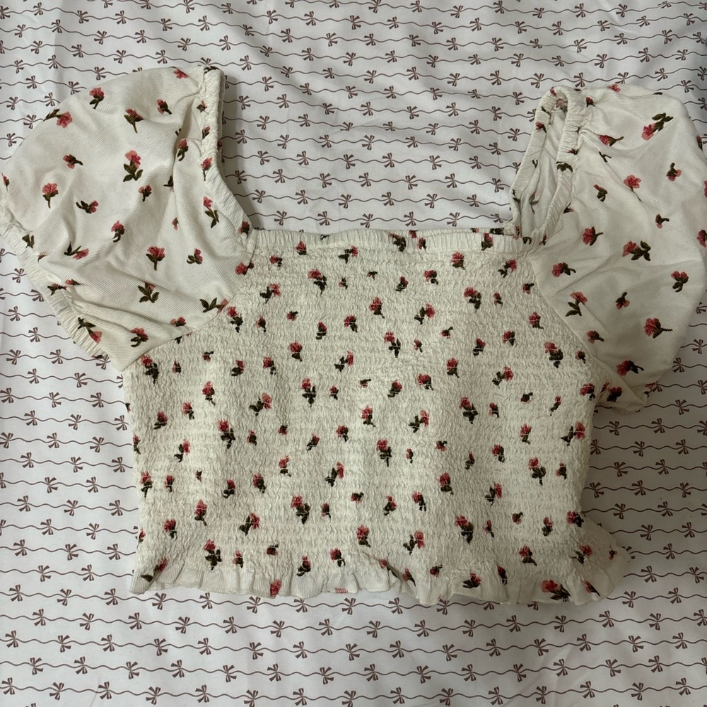 American Eagle puff sleeve top